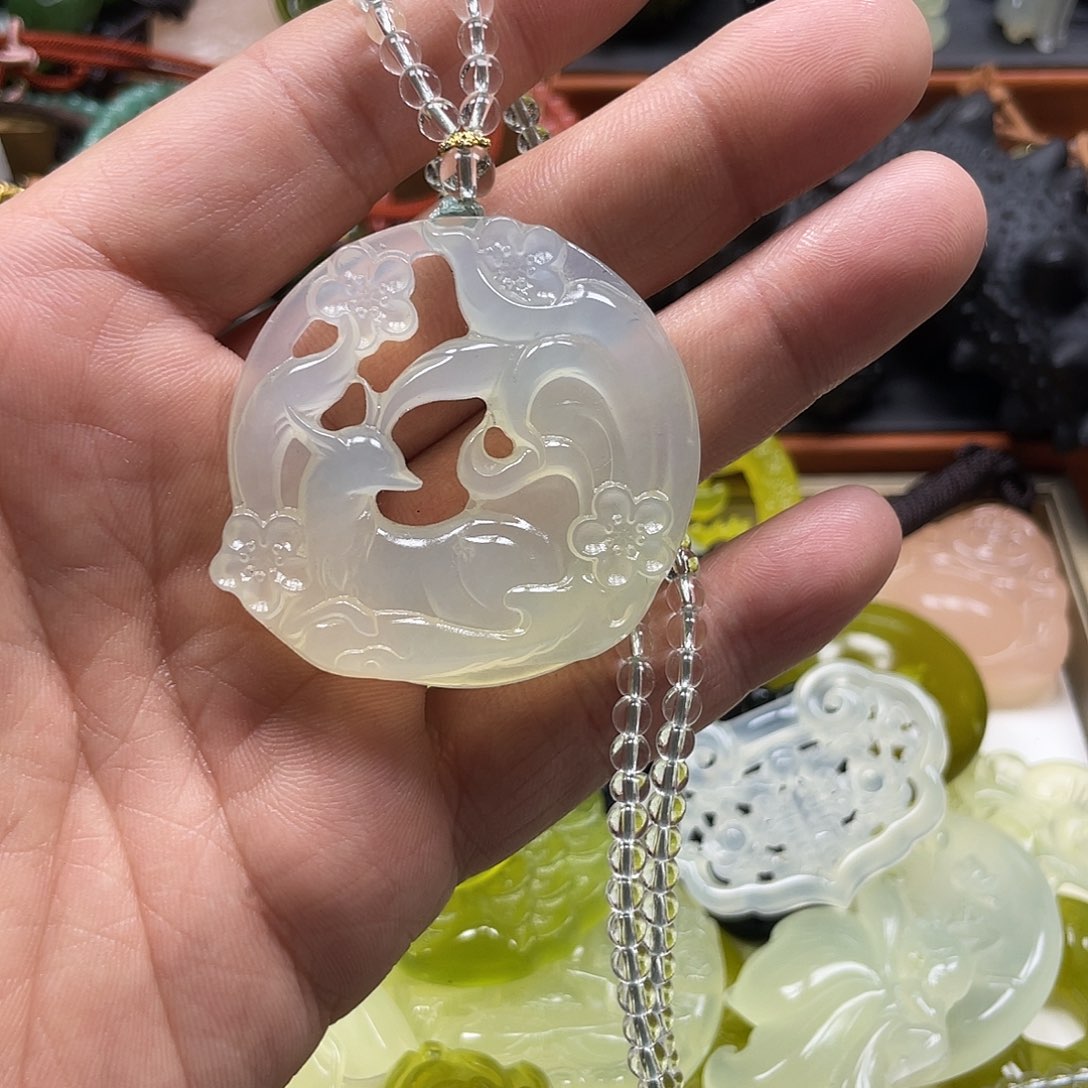 瑷***)蛇纹石玉未镶嵌颈饰