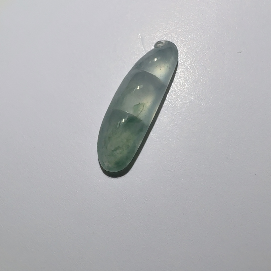 翡翠未镶嵌颈饰豆子