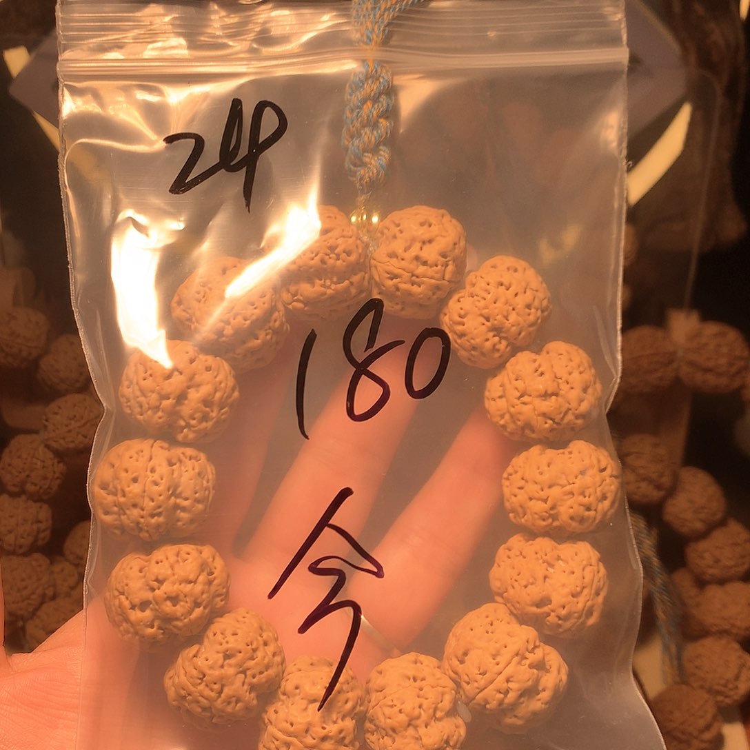 金刚菩提吊坠今****?24。            