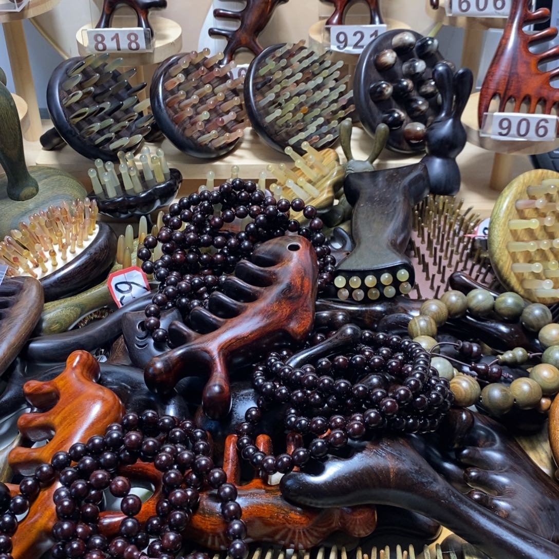 可***限檀木按摩梳一物一拍