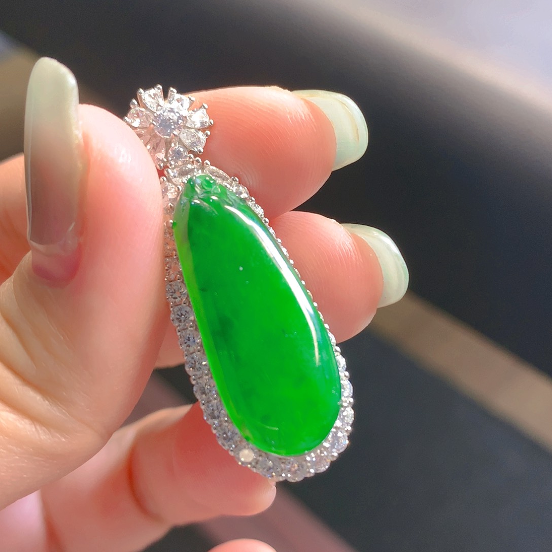 翡翠颈饰银S925镶嵌翡翠