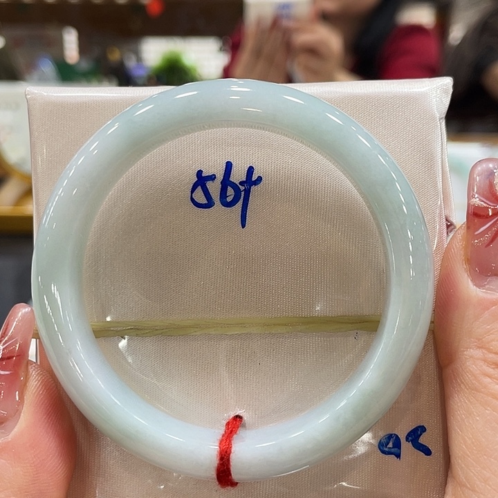 翡翠手镯未镶嵌翡翠手镯