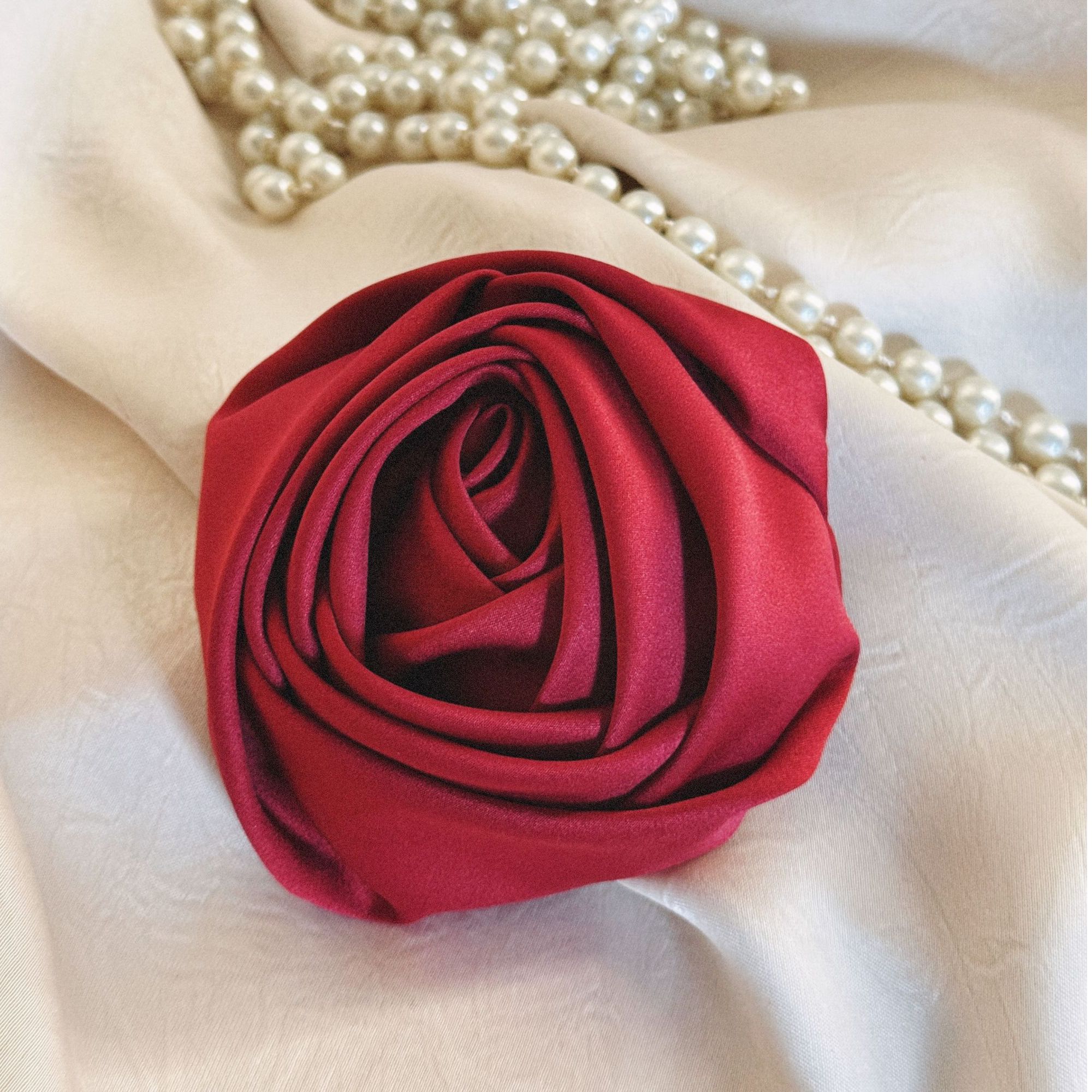 非金属布艺胸针 芈莱尤优——新款缎面卷芯花朵造型胸花