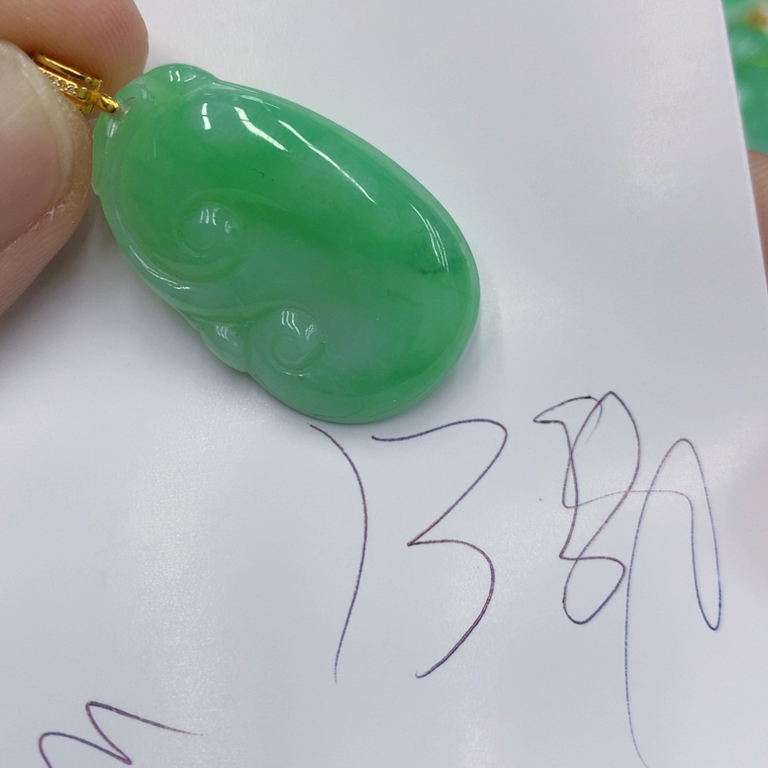 翡翠颈饰18K金镶嵌翡翠