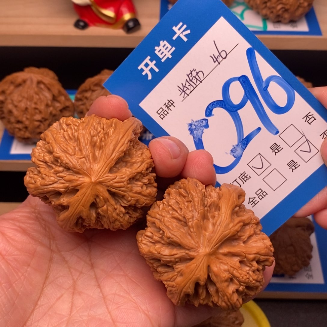 文玩核桃吊坠粗筋核桃