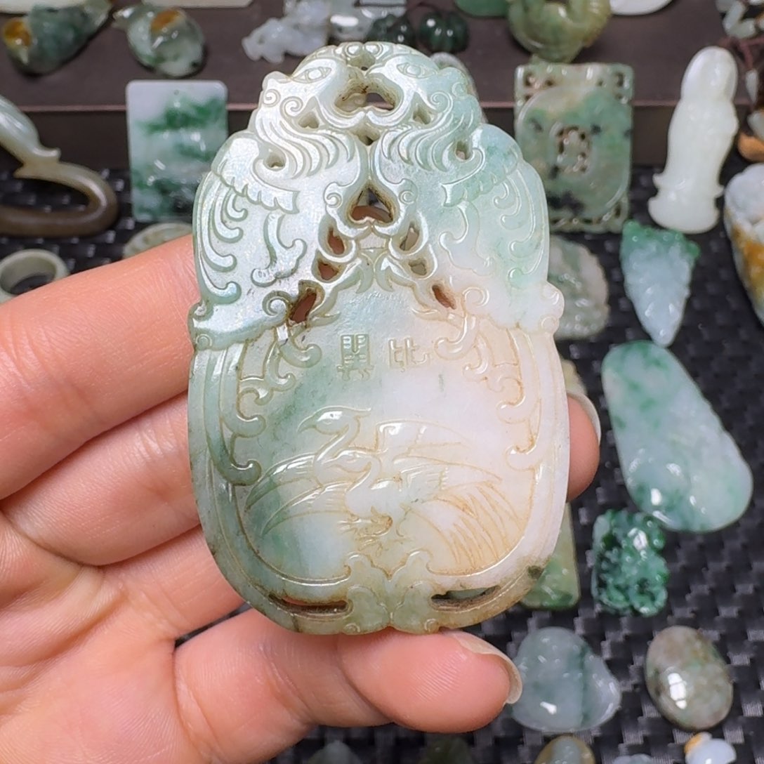 翡翠颈饰未镶嵌翡翠颈饰未镶嵌..