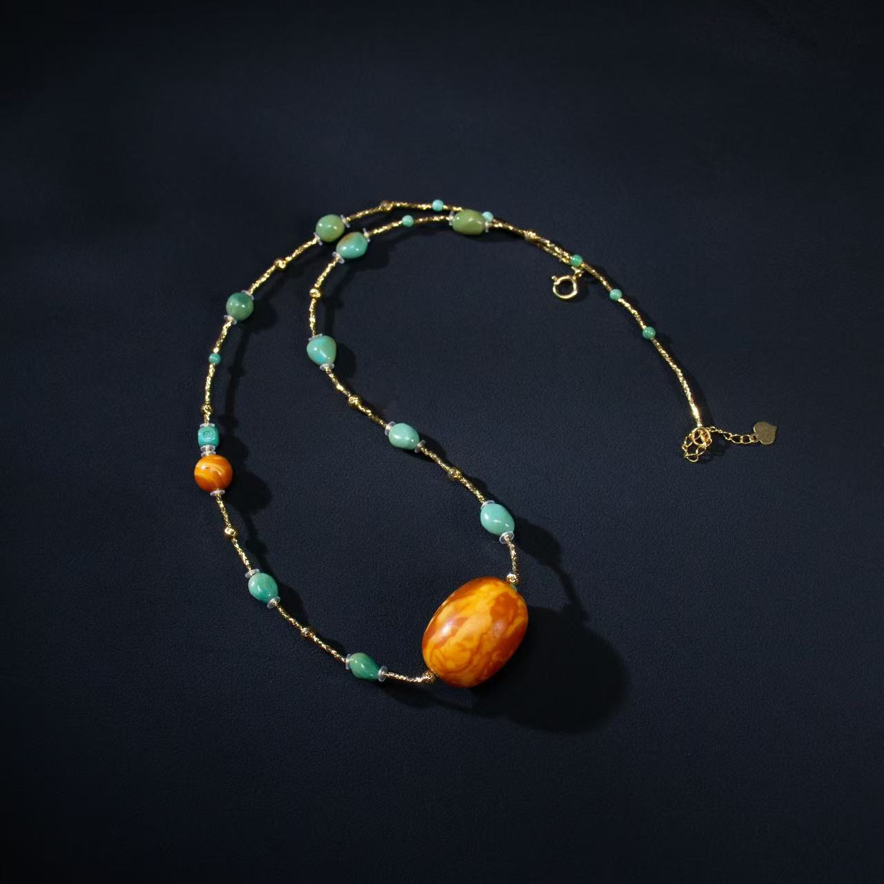 【壹芳珠宝】天然原矿琥珀蜜蜡橘皮妖花枣珠18k金镶吊坠