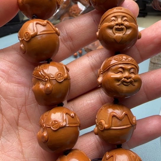 橄榄核手串雕刻工艺