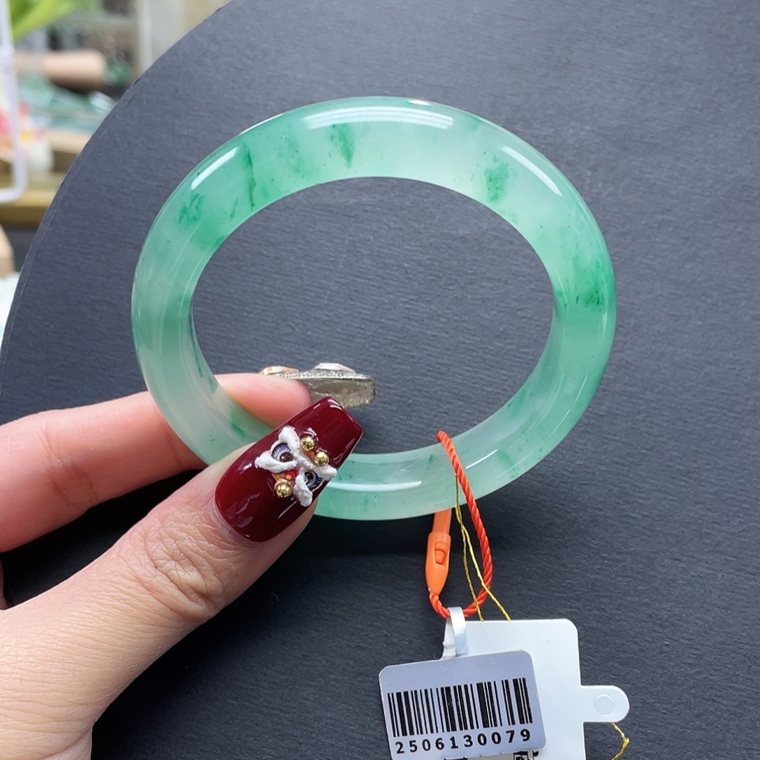 沐***子石英质玉未镶嵌手镯56