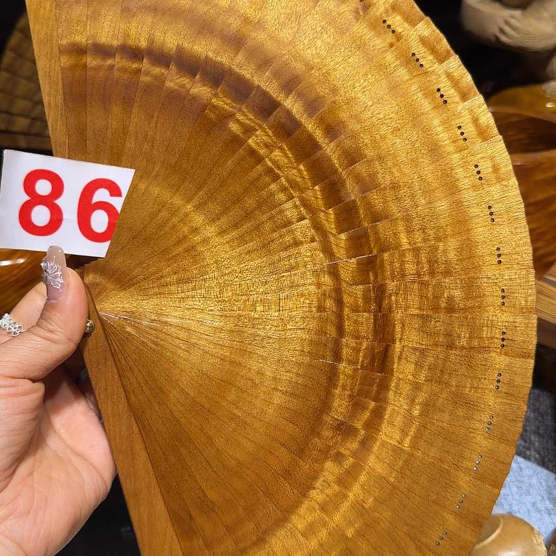 金丝楠龙**飞金丝楠手把件