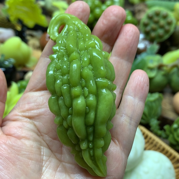 蛇纹石玉手把件未镶嵌