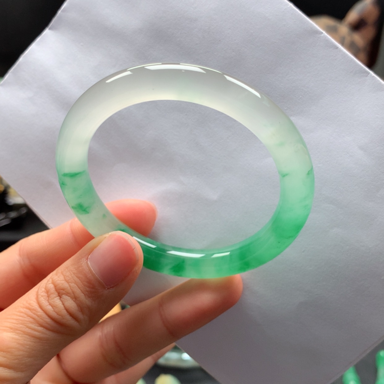 【闪购商品】未镶嵌手镯石英质玉