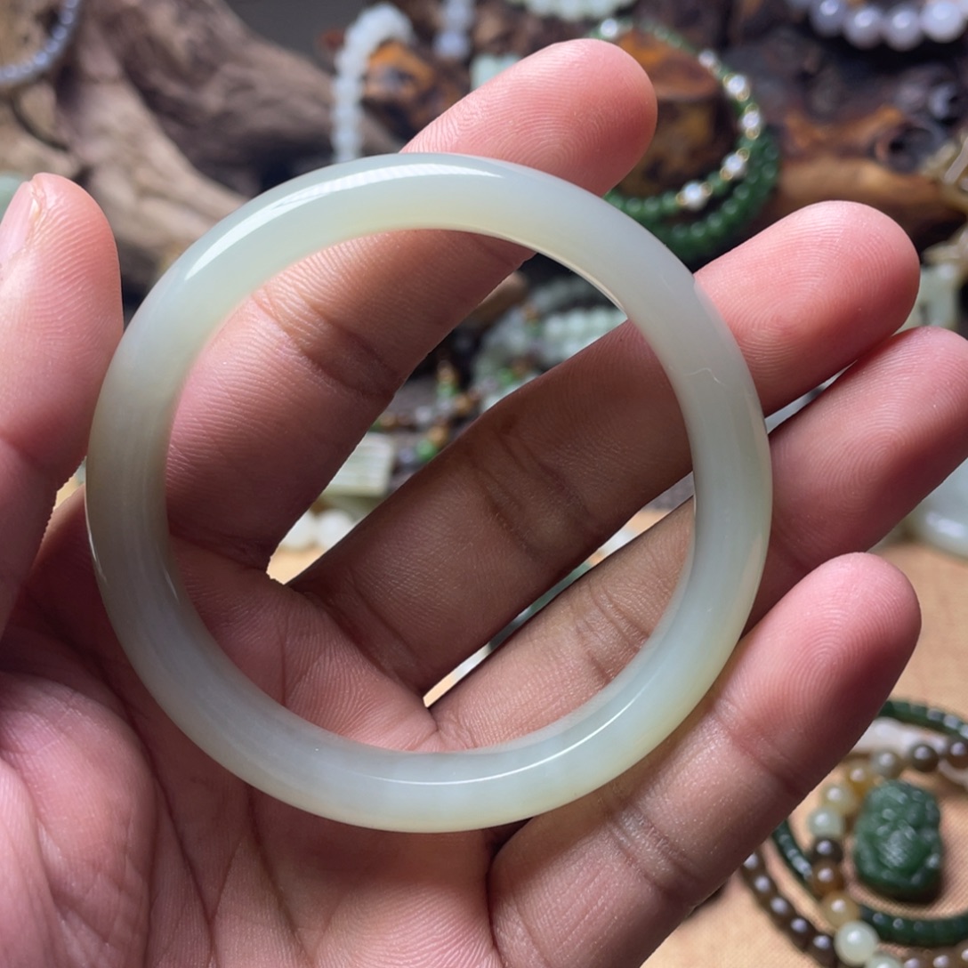 兔****和田玉未镶嵌颈饰