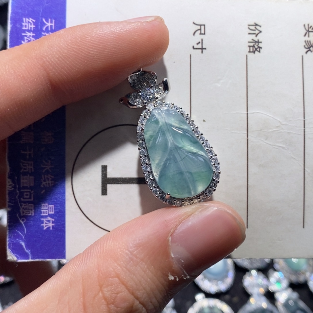 O***e翡翠未镶嵌颈饰翡翠