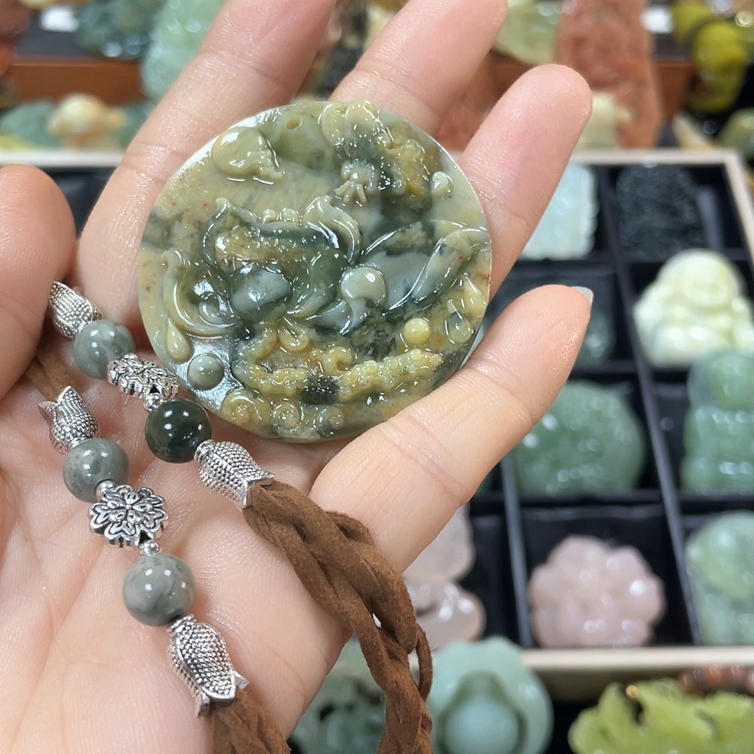 蛇纹石玉颈饰未镶嵌