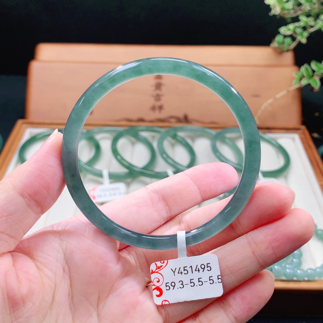 翡翠手镯（圆镯）未镶嵌