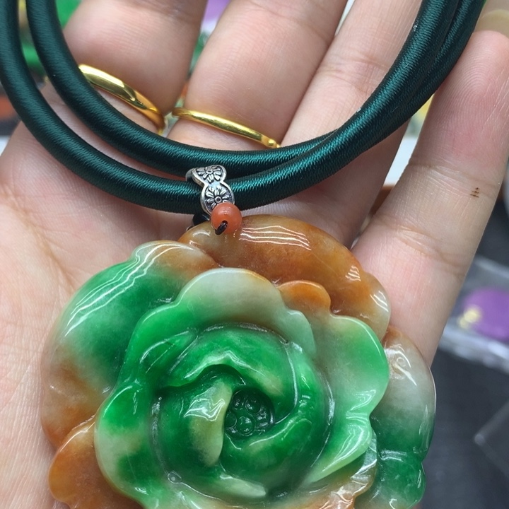 颈饰未镶嵌翡翠吊坠