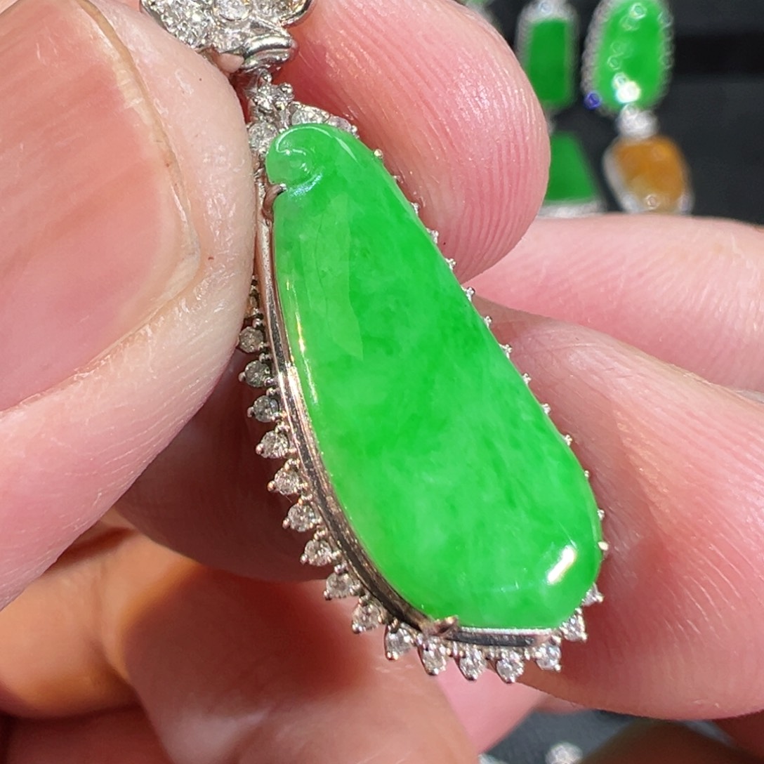 【闪购商品】翡翠吊坠(不含链)18K金镶嵌