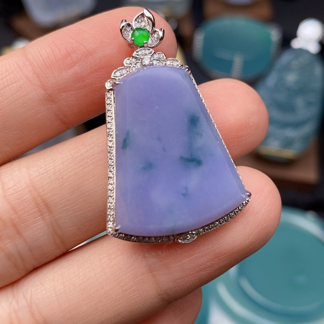 翡翠颈饰18K金镶嵌无事牌