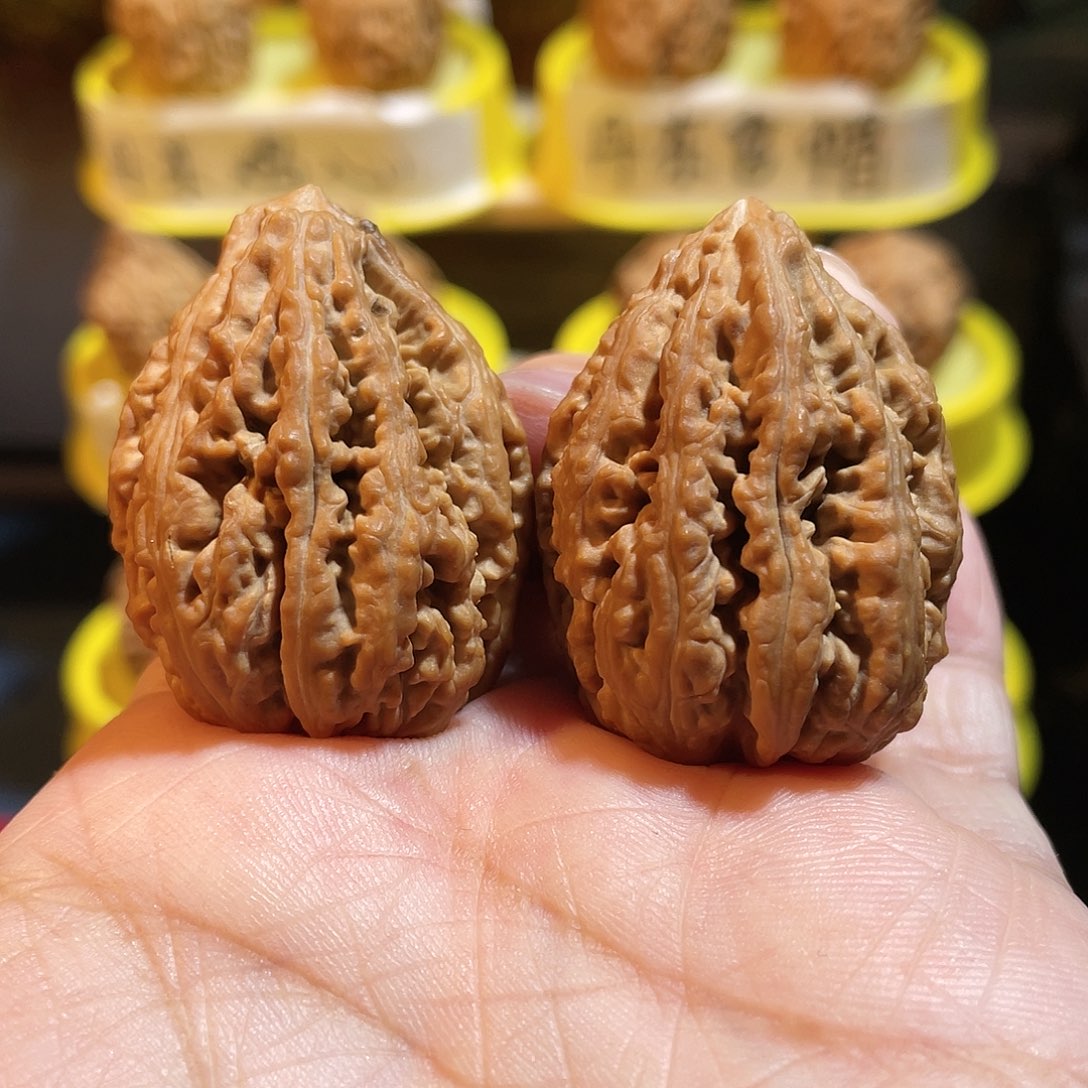 文玩核桃吊坠蚂蚁塔