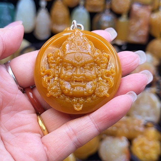 石英质玉（黄龙玉）合金颈饰