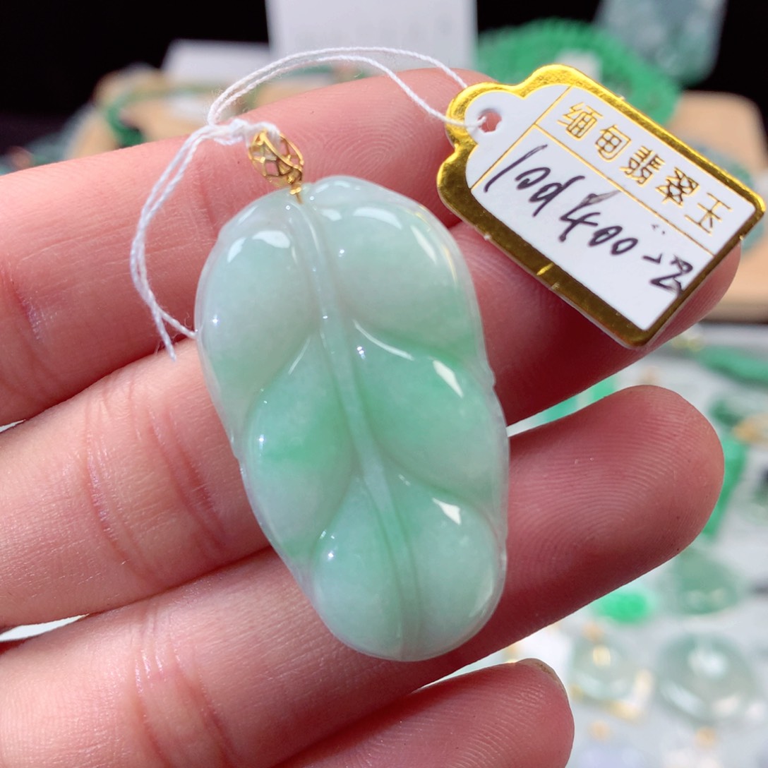 翡翠颈饰18K金镶嵌翡翠吊坠