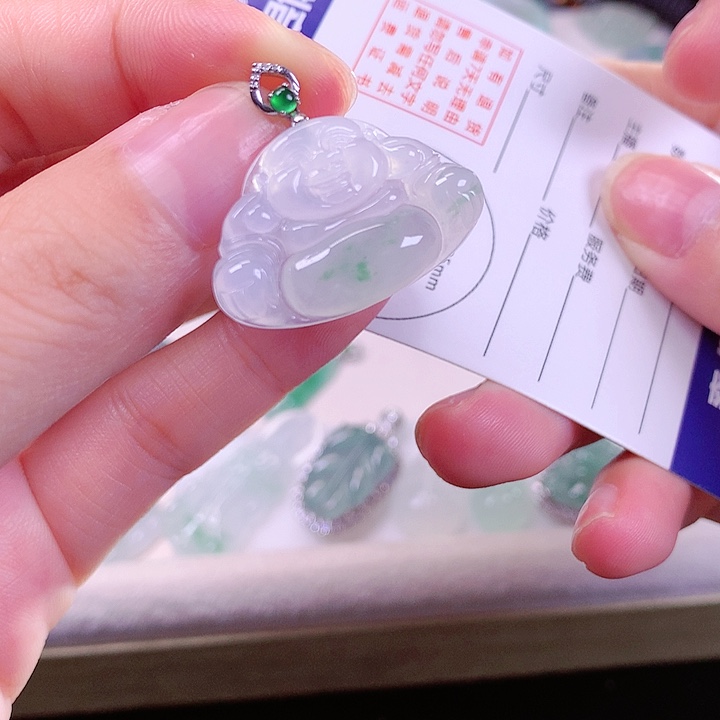 翡翠18K金镶嵌颈饰翡翠