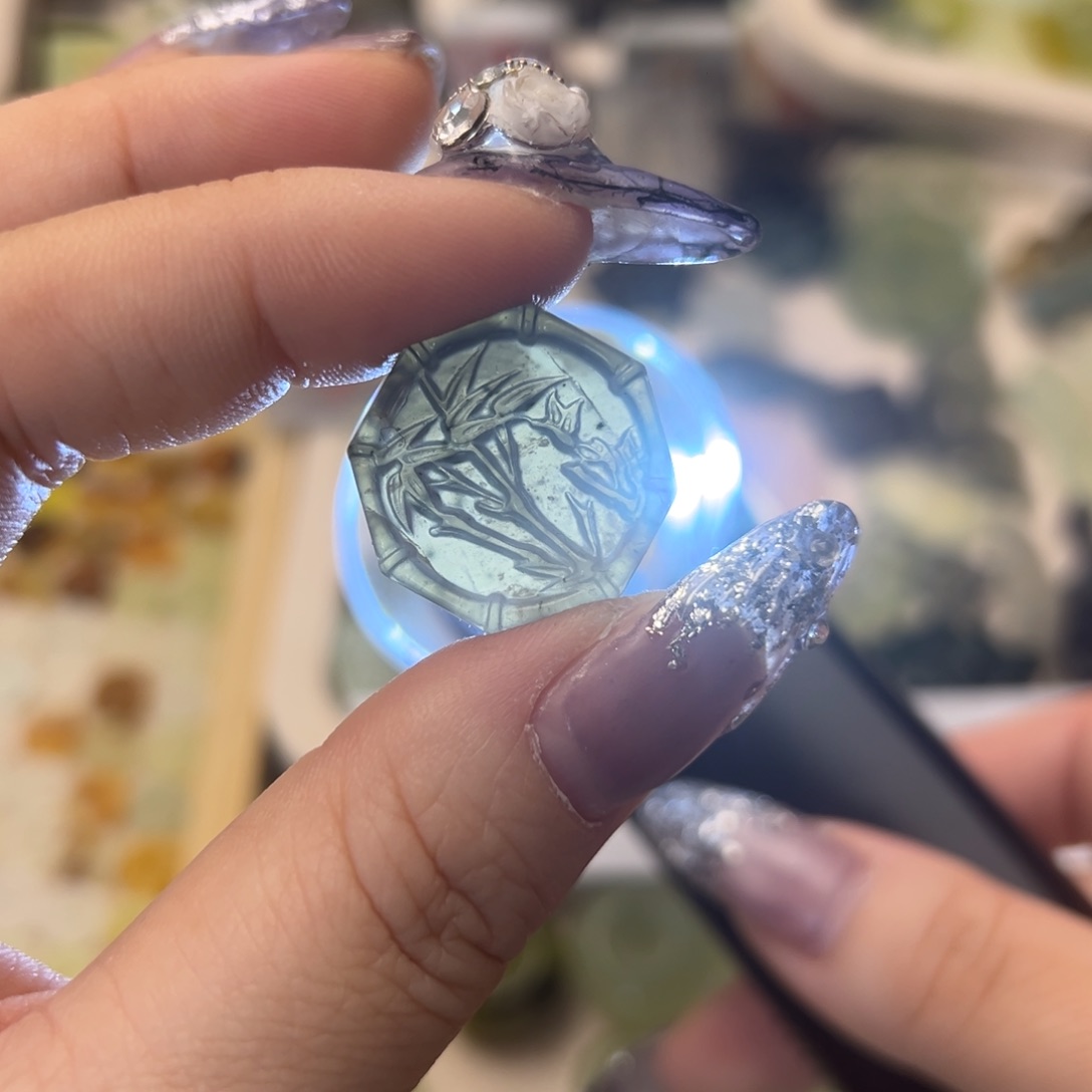 蛇纹石玉颈饰合金