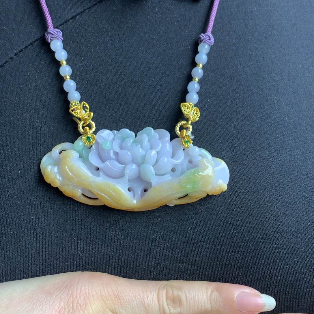 翡翠颈饰未镶嵌翡翠