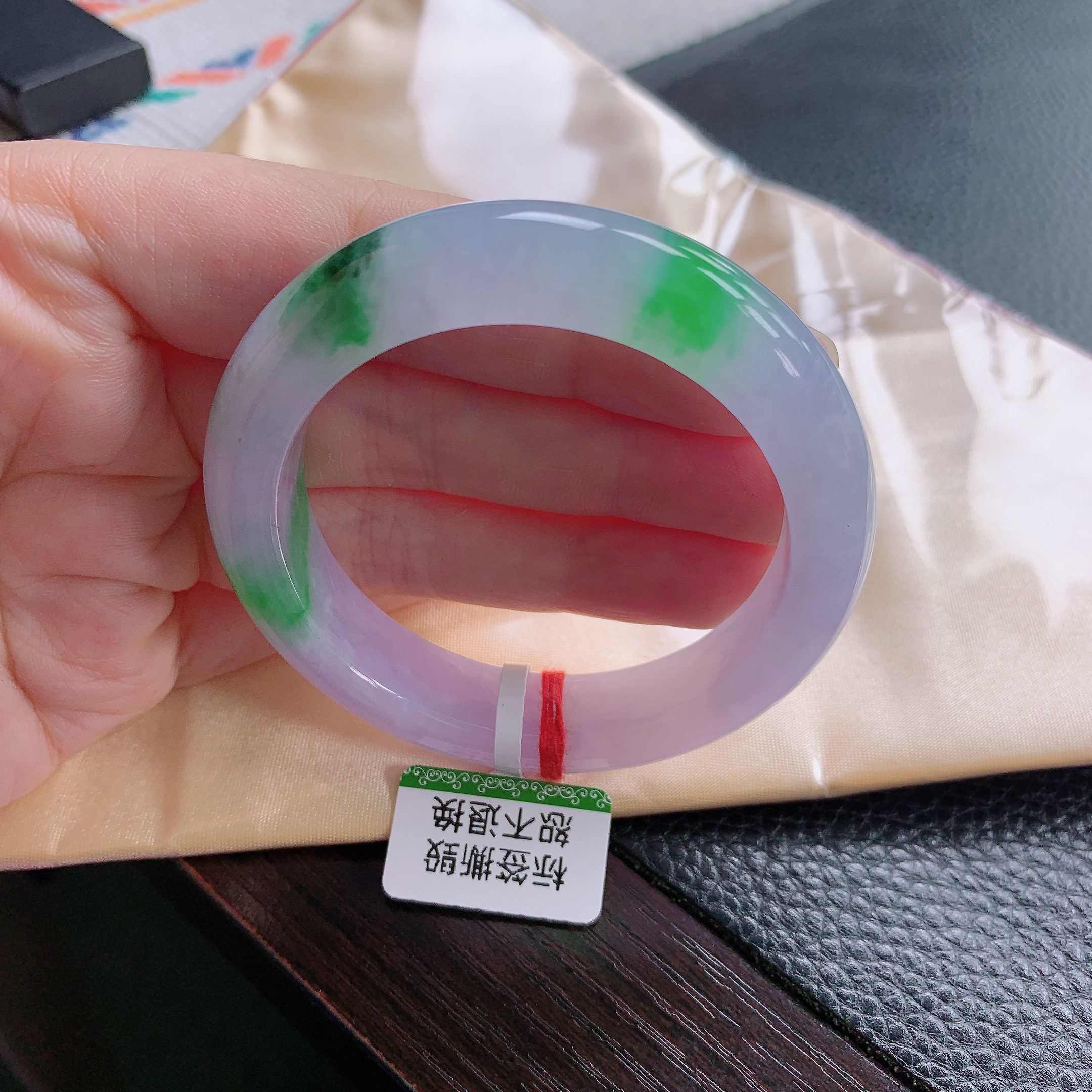 天然缅甸A货纯天然翡翠 正品时尚冰糯底春带彩飘阳绿51圈宽边手镯