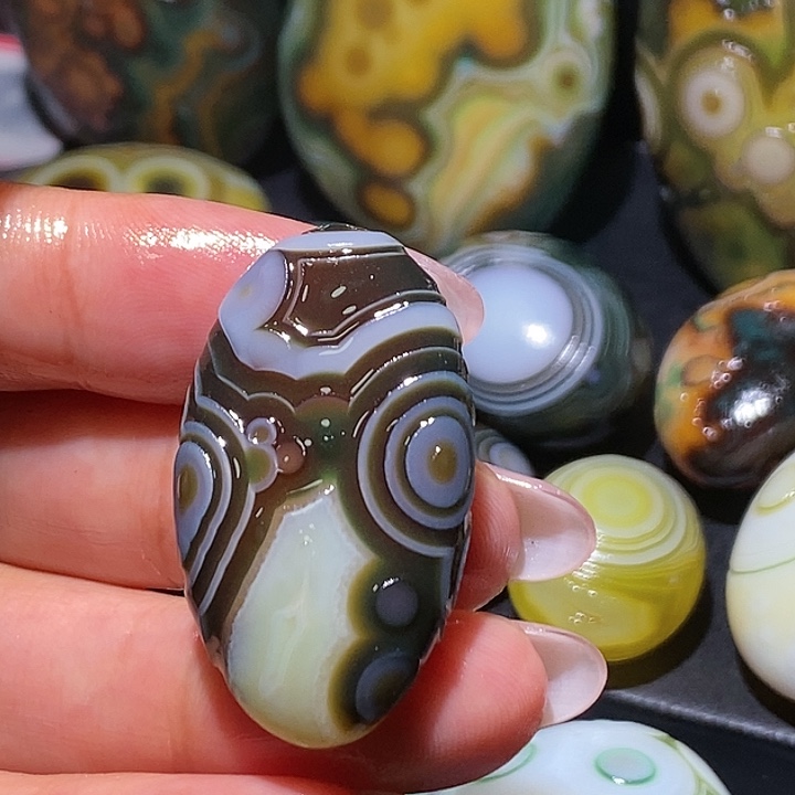 玛瑙/玉髓未镶嵌珠宝奇石104