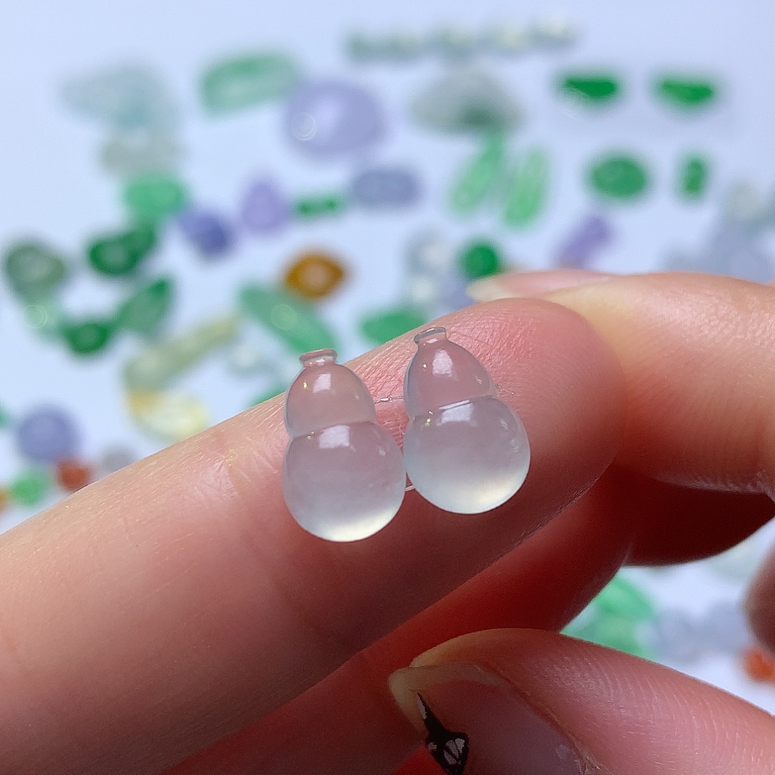 翡翠未镶嵌颈饰葫芦