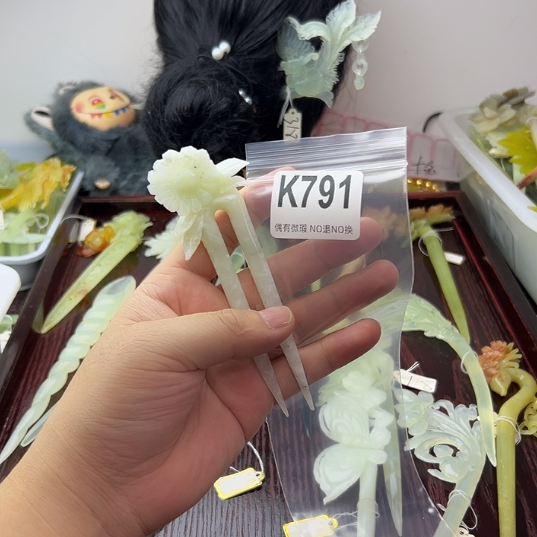 延***慧蛇纹石玉合金发饰