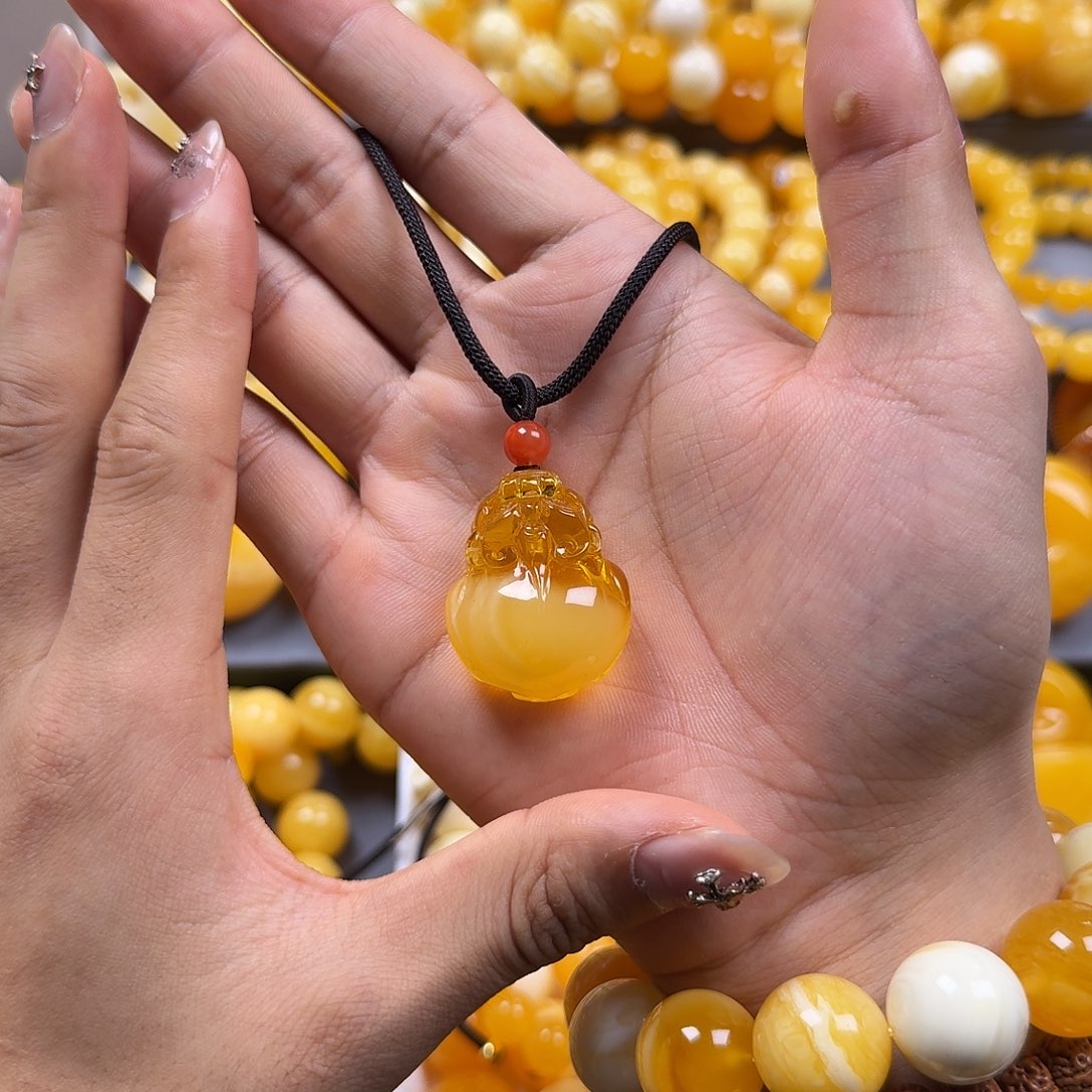 琥珀珠宝奇石未镶嵌