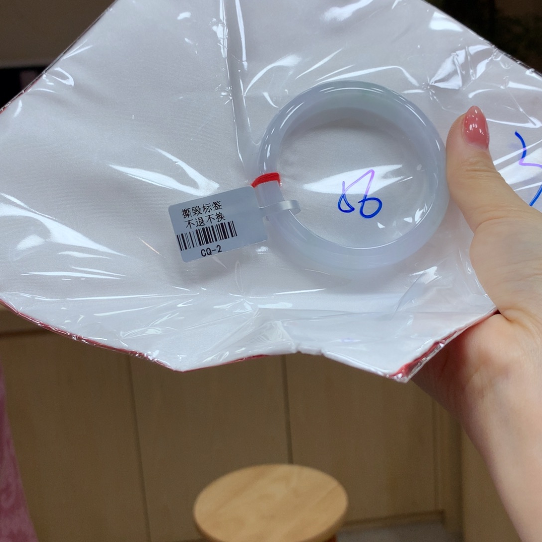 翡翠手镯未镶嵌不退不换