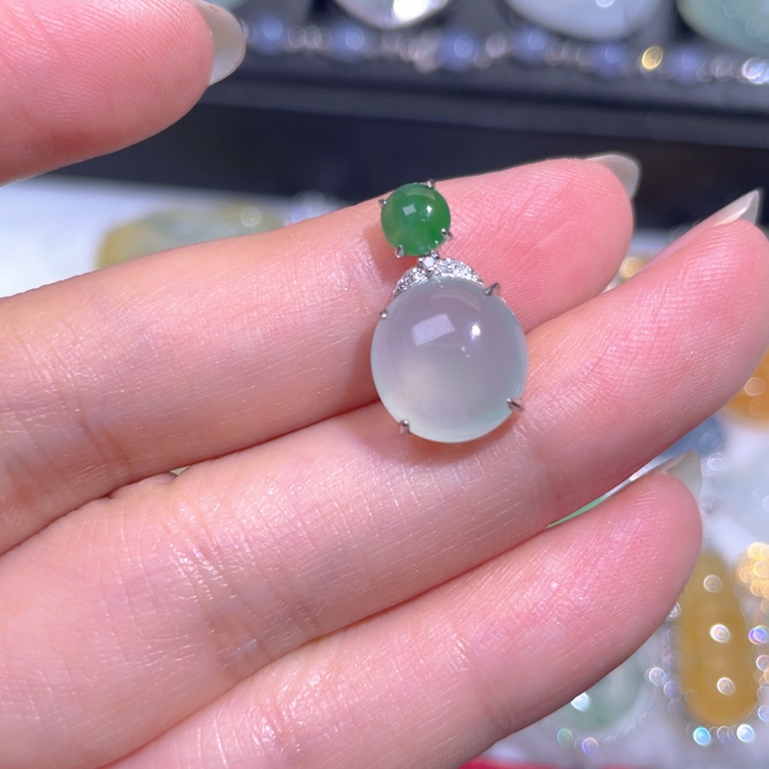 颈饰18K金镶嵌翡翠翡翠