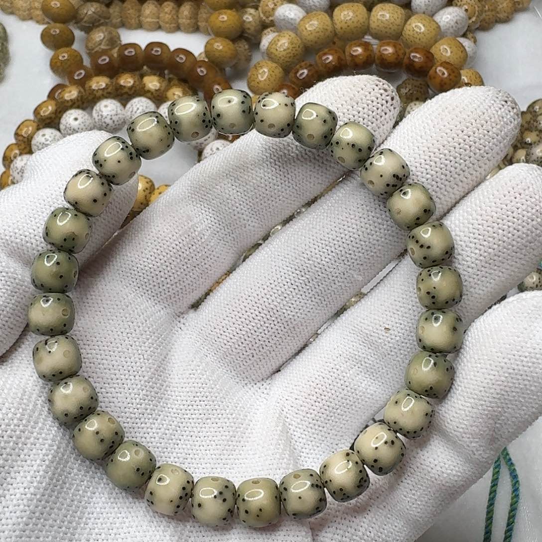 星月菩提手串8大通体留白纯老料黑星宝石绿毕业款