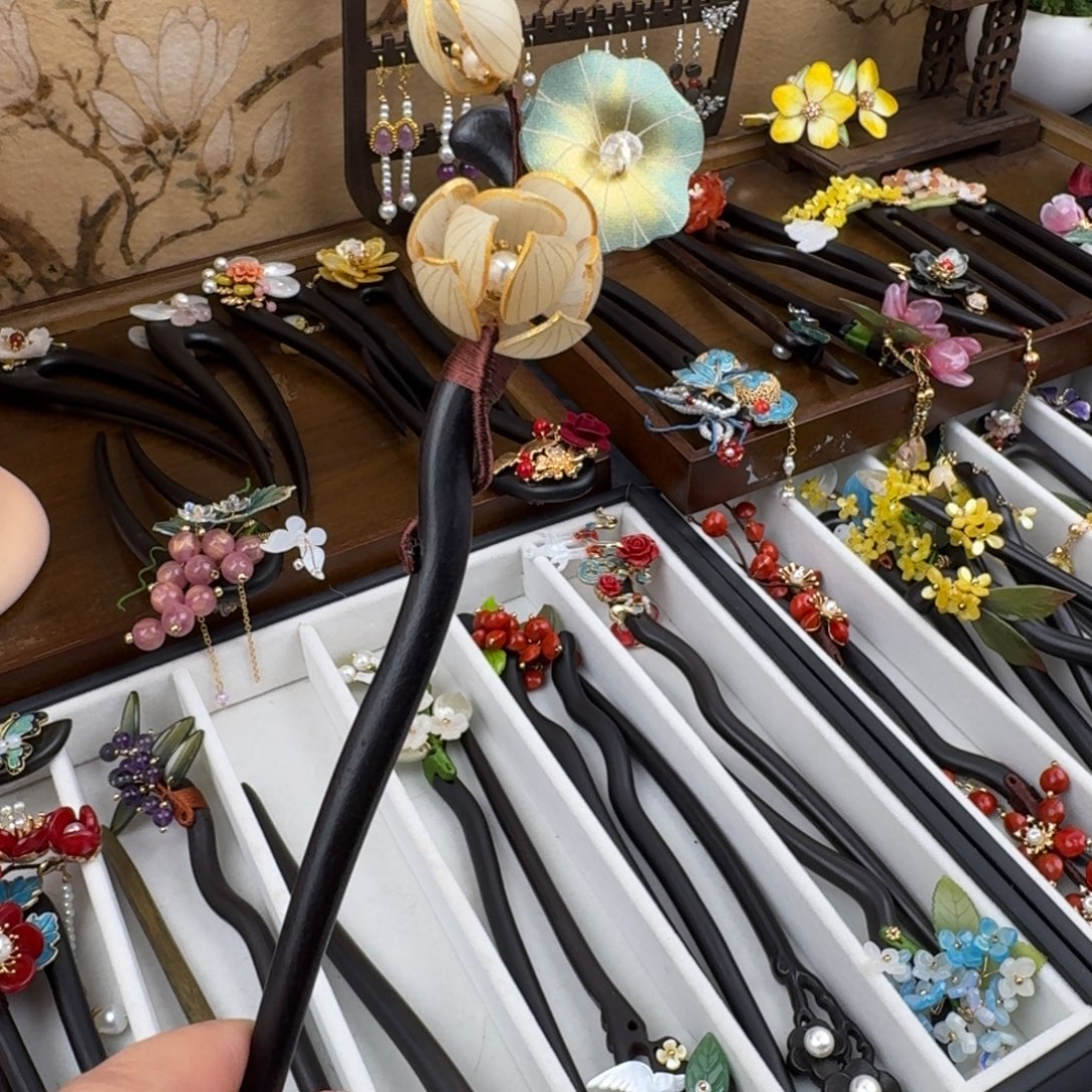 小***粒醋酸铁合金18厘米黑檀木荷花发簪