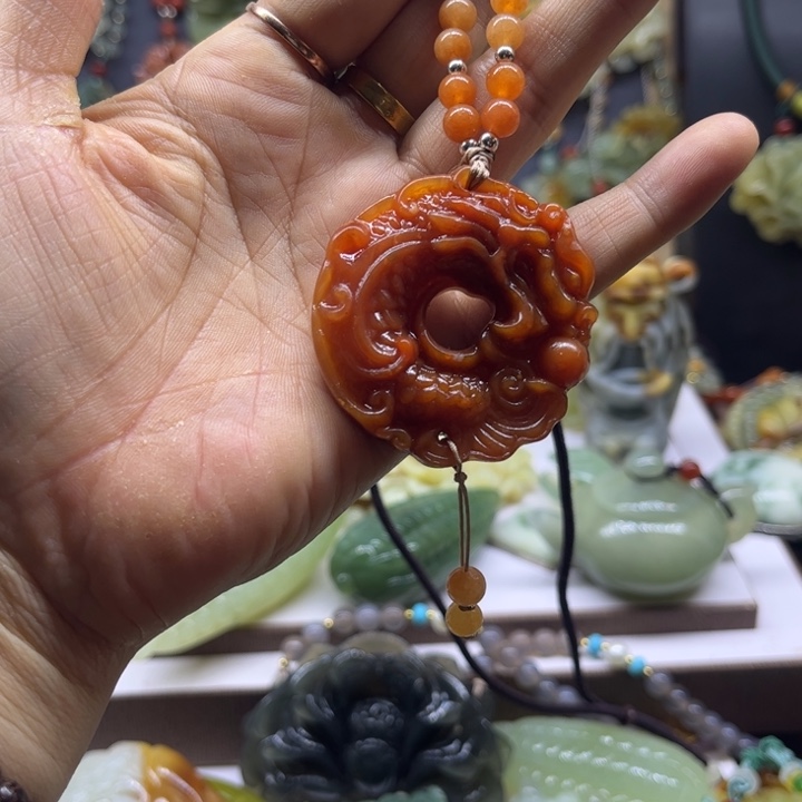 蛇纹石玉未镶嵌颈饰