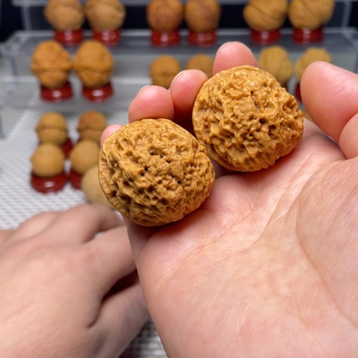 文玩核桃把件2火焰绣球