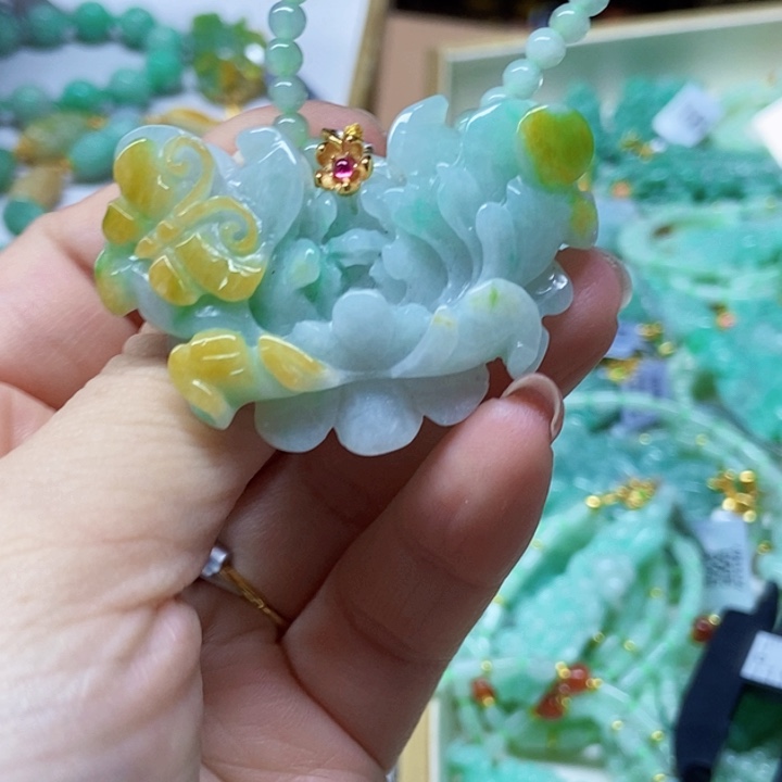 翡翠未镶嵌颈饰吊坠