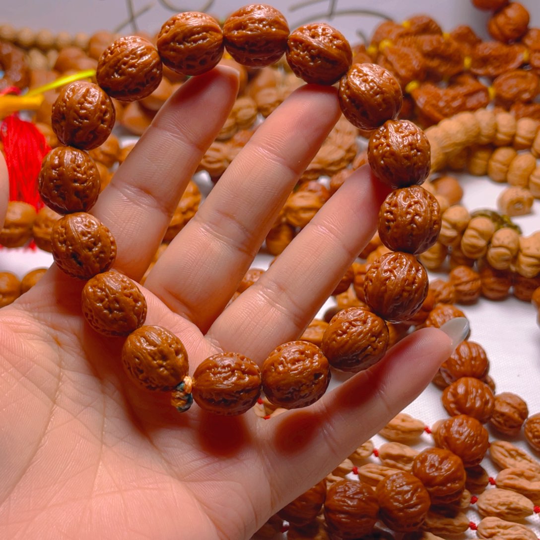 ****鱼文玩核桃手串蚂蚁纹