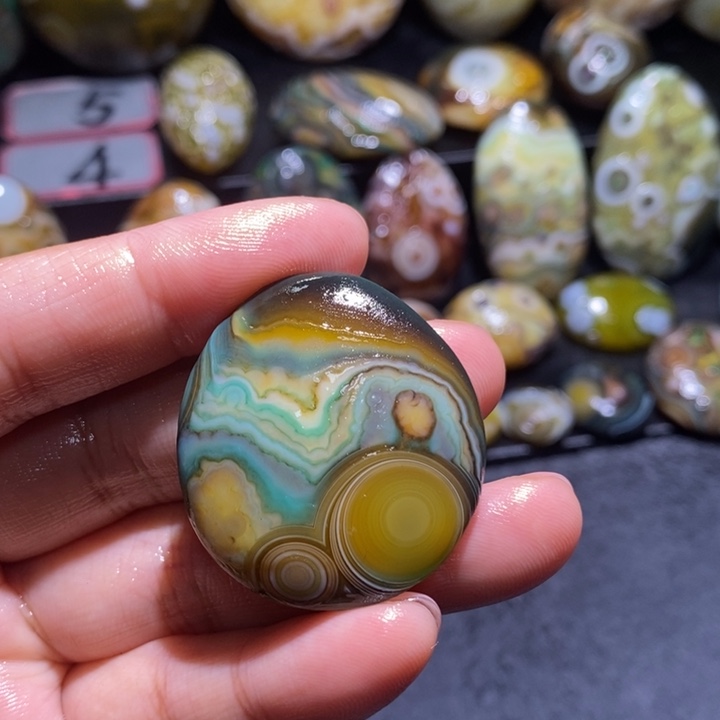 玛瑙/玉髓未镶嵌珠宝半成品100