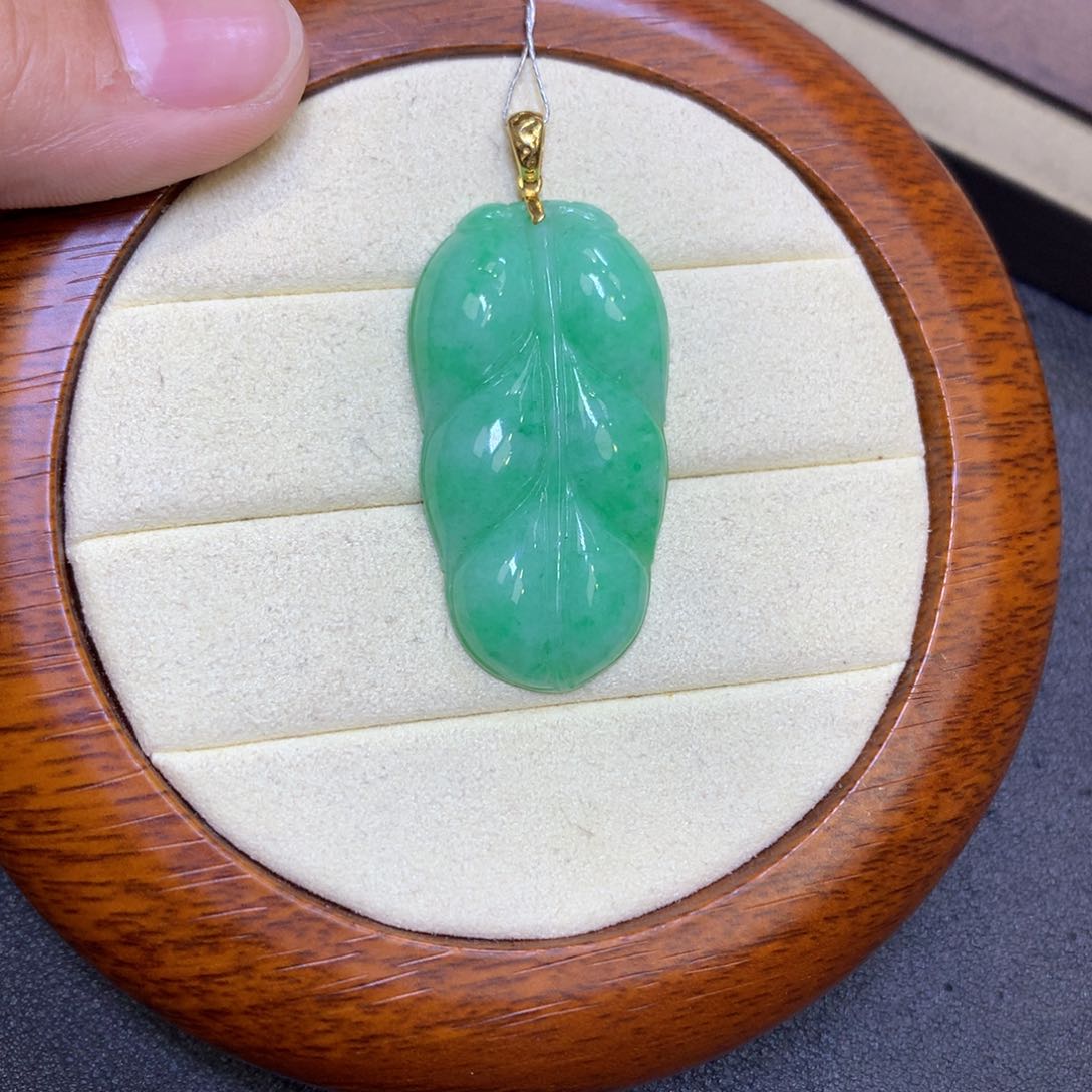 翡翠18K金镶嵌颈饰翡翠