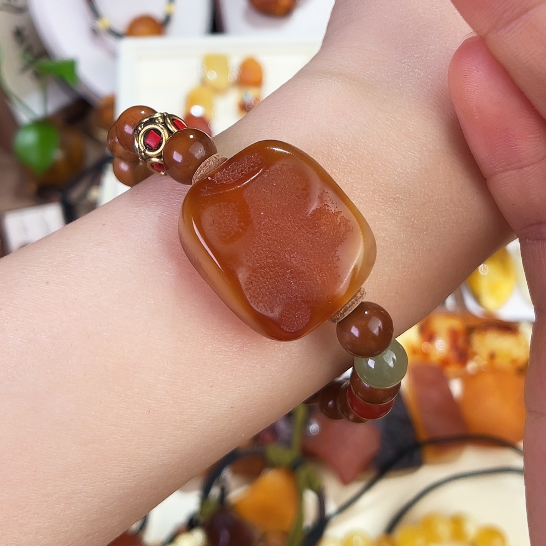 琥珀珠宝奇石未镶嵌，