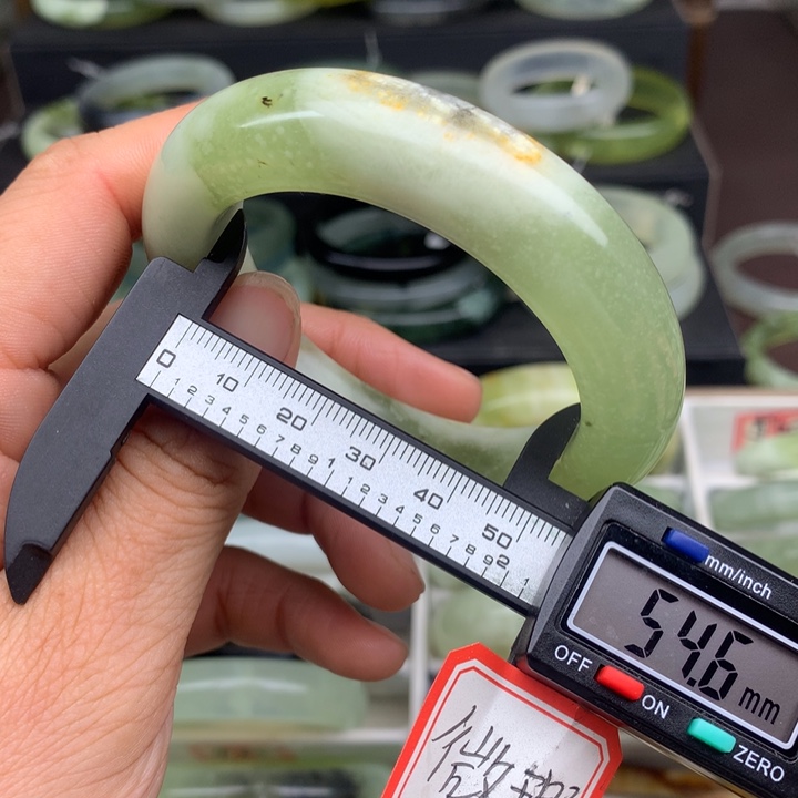 蛇纹石玉未镶嵌手镯487