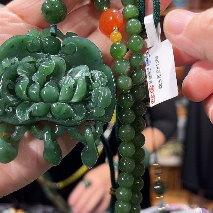 颈饰未镶嵌和田玉