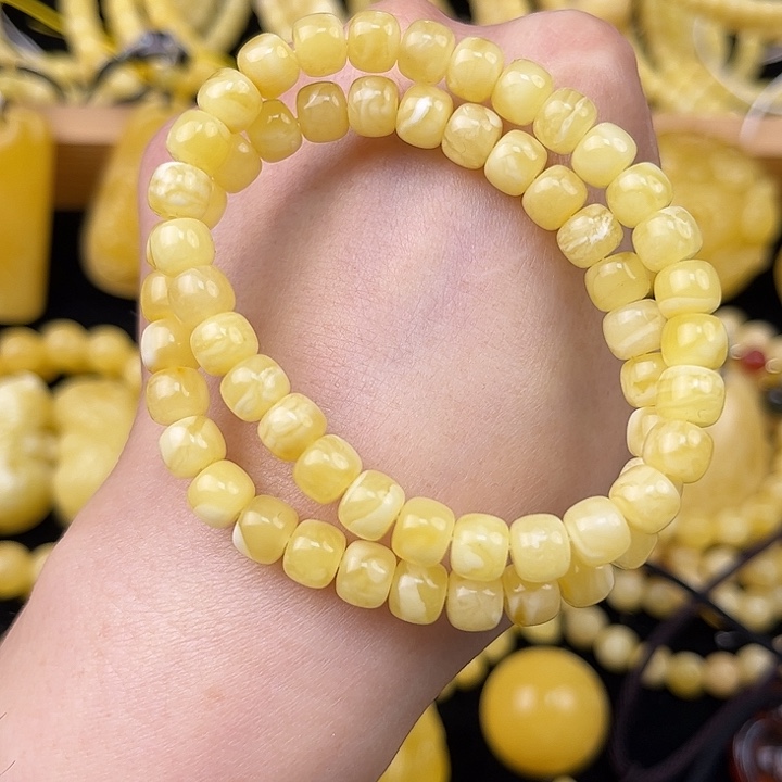 琥珀未镶嵌颈饰琥珀，多样性发其一