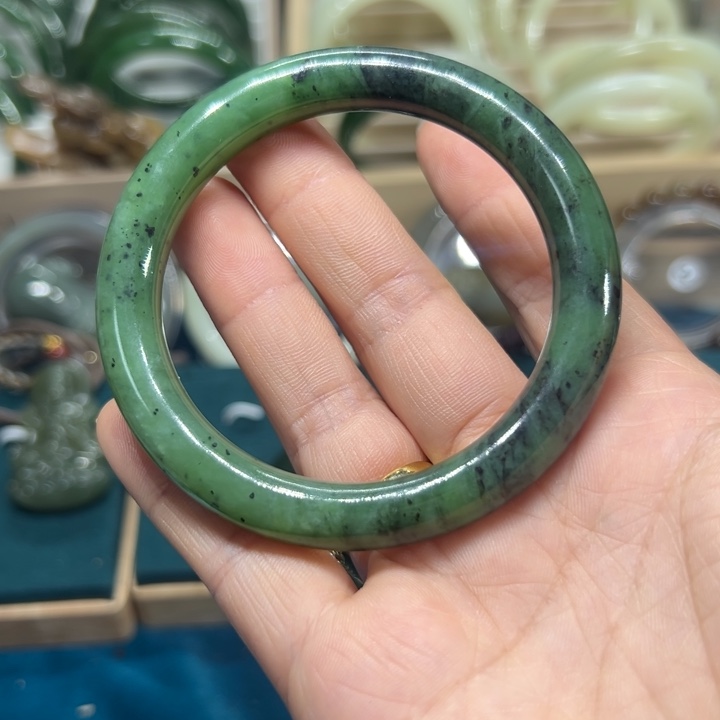 和田玉手镯未镶嵌57.4圈围10640