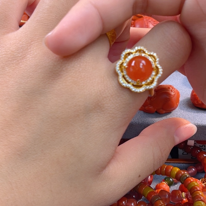 南红玛瑙多样性发一件银S925镀金镶嵌花花戒指